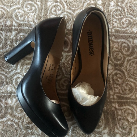 They’re so cute,you won’t get tiered of walking for a long time..with them ! - Picture 2 of 3